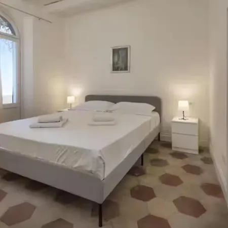 Alcaeus - Luxury Albavilla