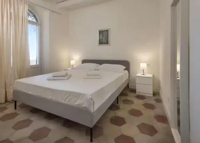 Alcaeus - Luxury Albavilla
