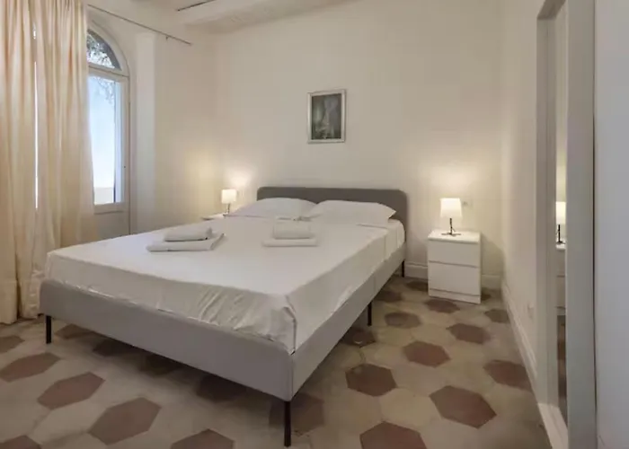 Alcaeus - Luxury Albavilla